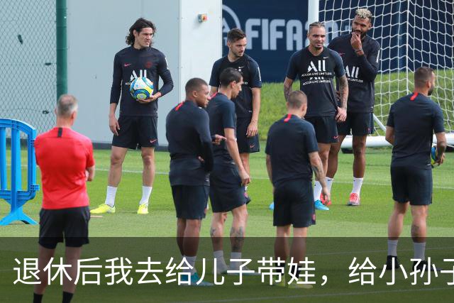 退休后我去给儿子带娃，给小孙子洗澡时，孩子突然指着我小声说了句怪话，我愣在原地，连夜收拾箱子